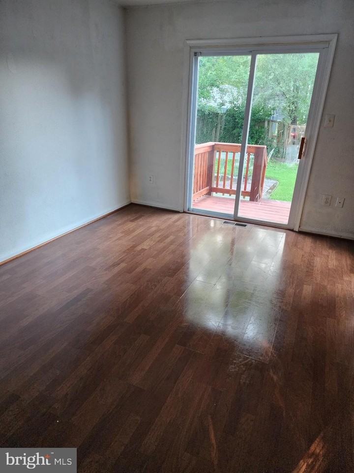 8333 Ivy Glen Ct - Photo 2 of 15