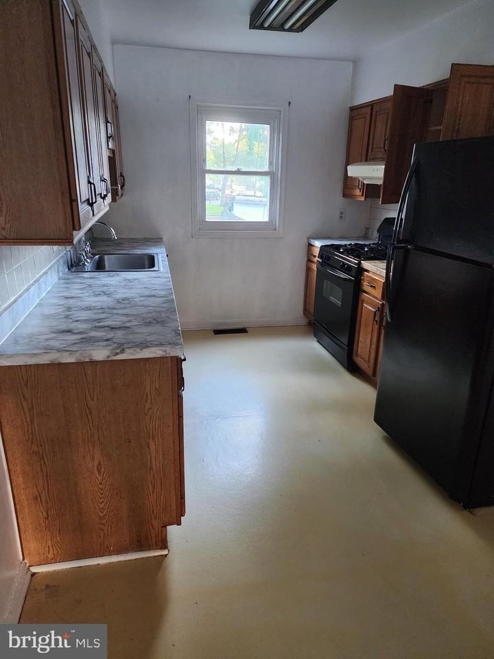 8333 Ivy Glen Ct - Photo 3 of 15