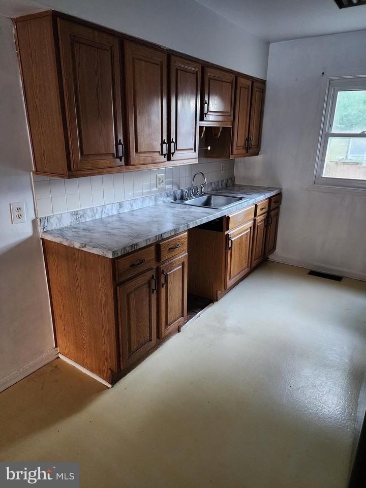 8333 Ivy Glen Ct - Photo 4 of 15