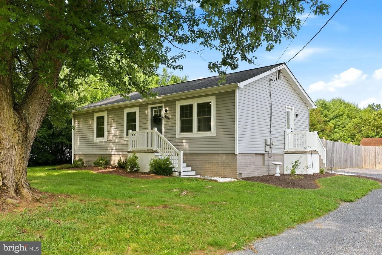 306 Fegan Rd - Photo 3 of 50