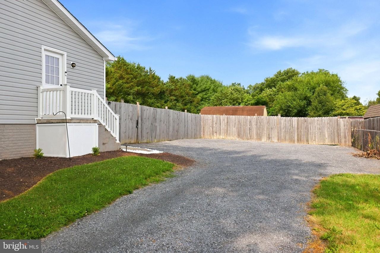 306 Fegan Rd - Photo 4 of 50