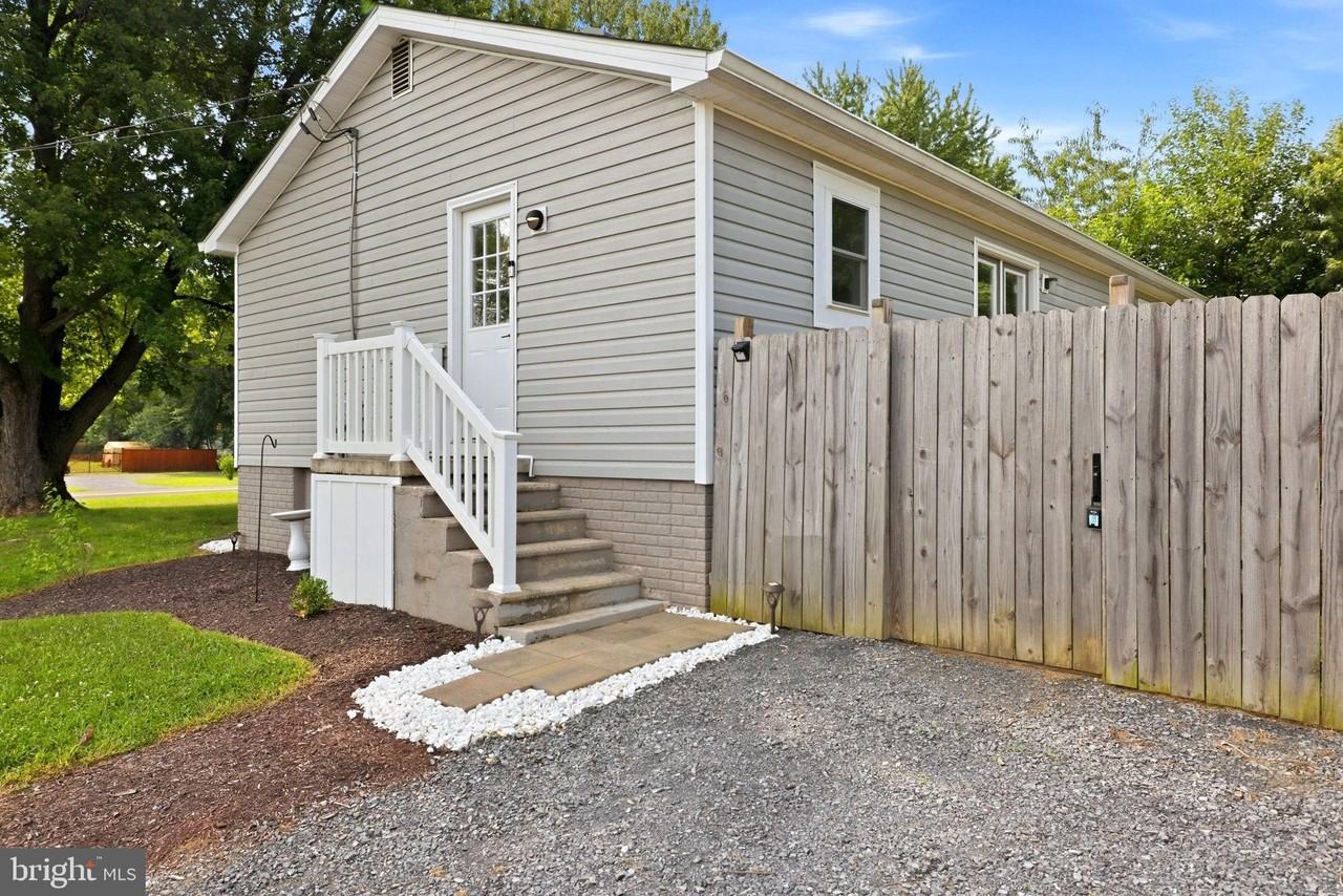 306 Fegan Rd - Photo 5 of 50