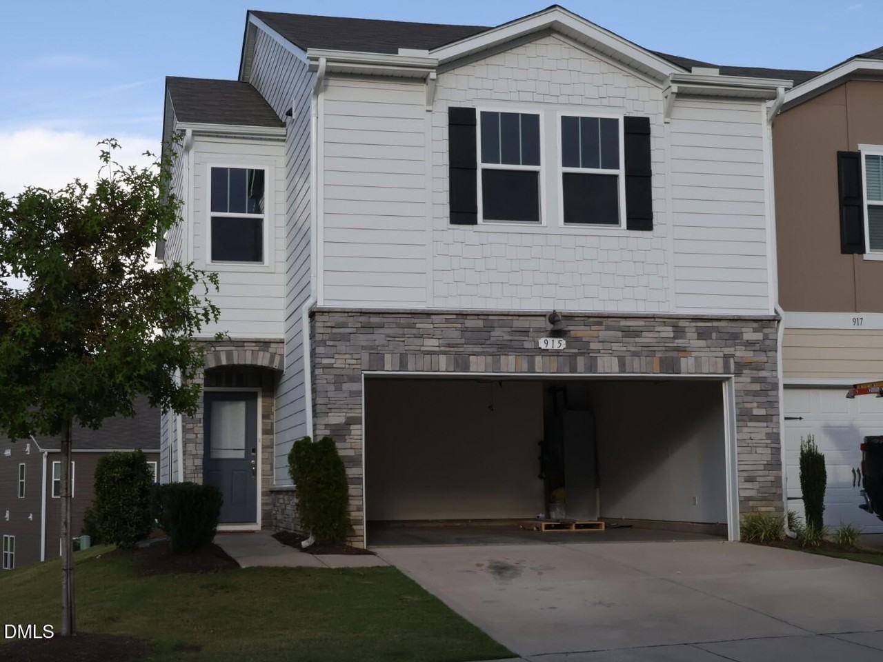 915 Field Ivy Dr - Photo 2 of 35