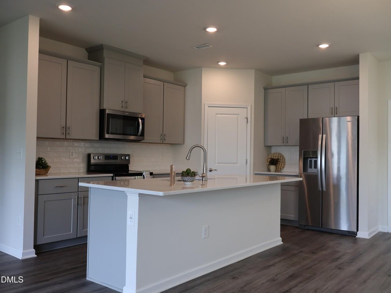 915 Field Ivy Dr - Photo 5 of 35