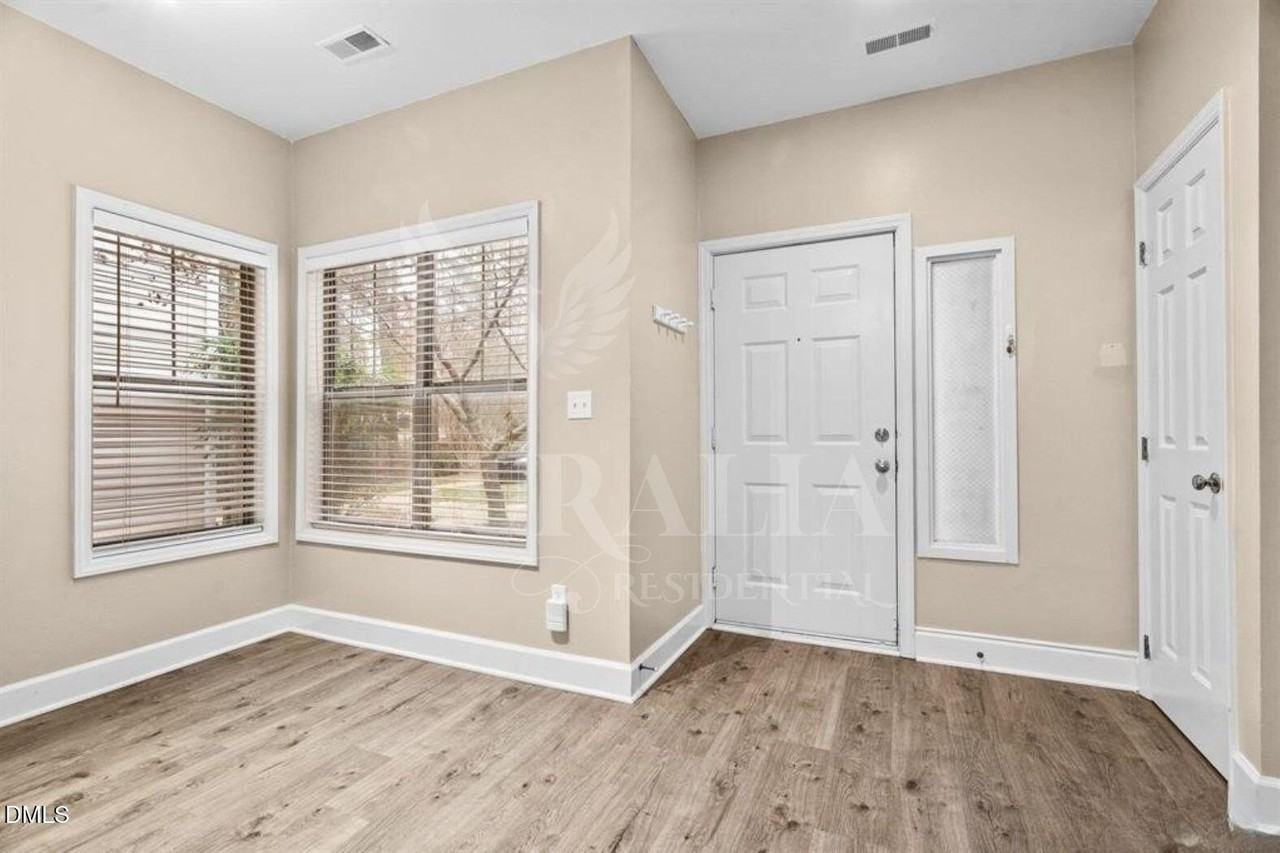 6121 Sunpointe Dr #103 - Photo 3 of 16