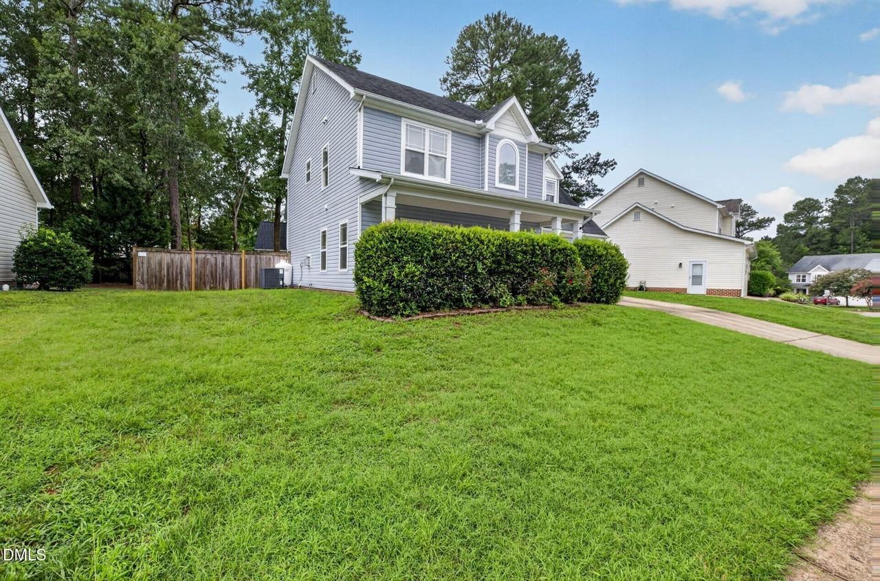 4621 Landover Dale Dr - Photo 3 of 36