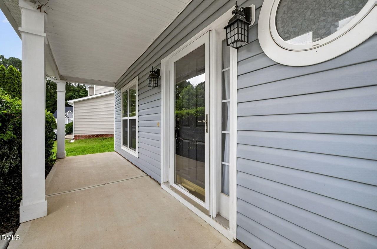 4621 Landover Dale Dr - Photo 4 of 36