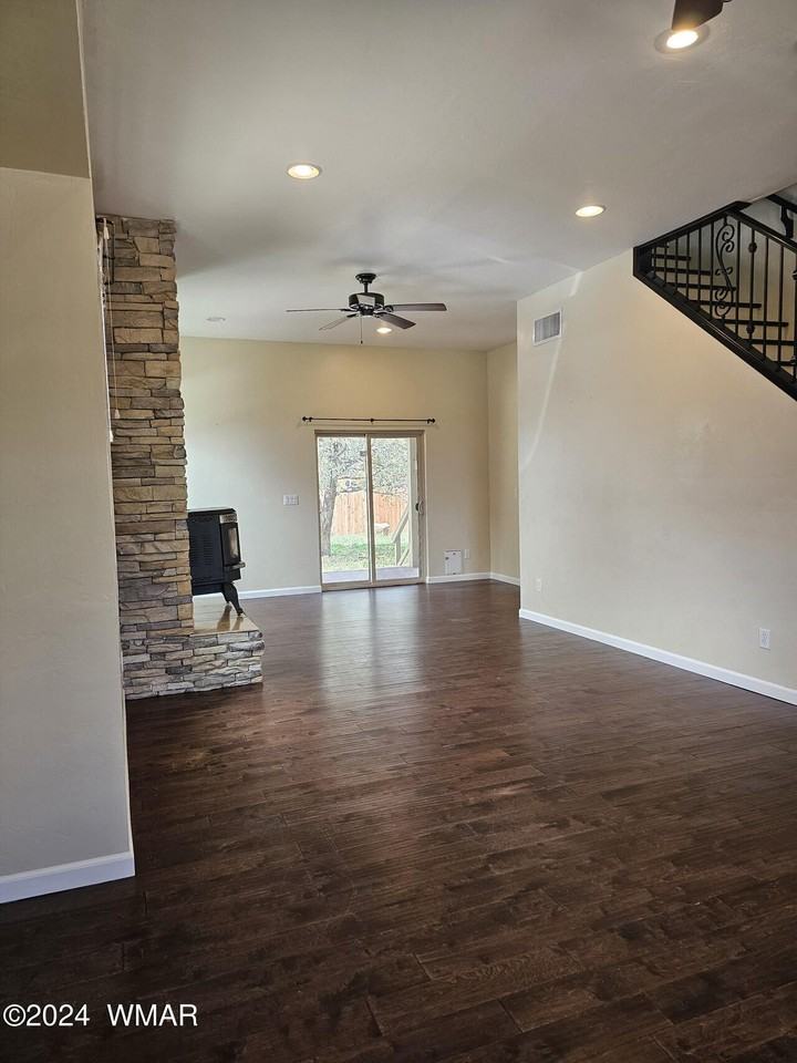 1279 Flag Hollow Rd - Photo 3 of 42