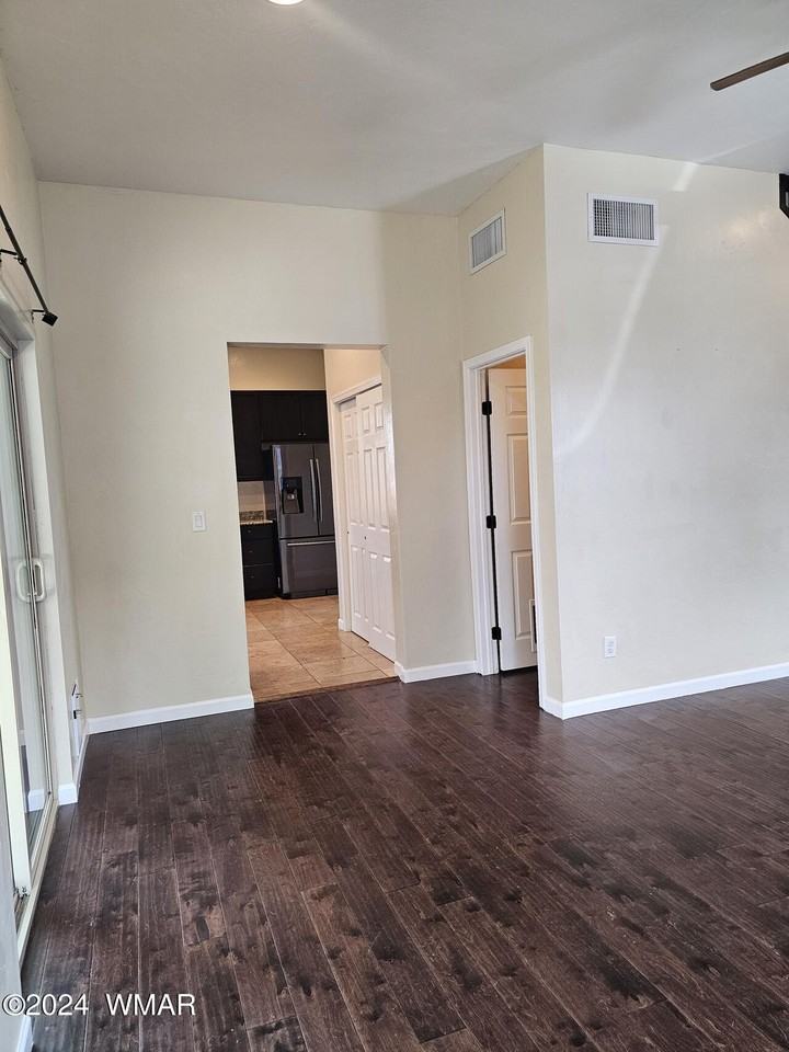 1279 Flag Hollow Rd - Photo 4 of 42