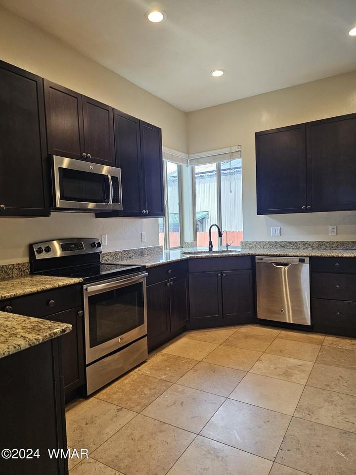 1279 Flag Hollow Rd - Photo 5 of 42