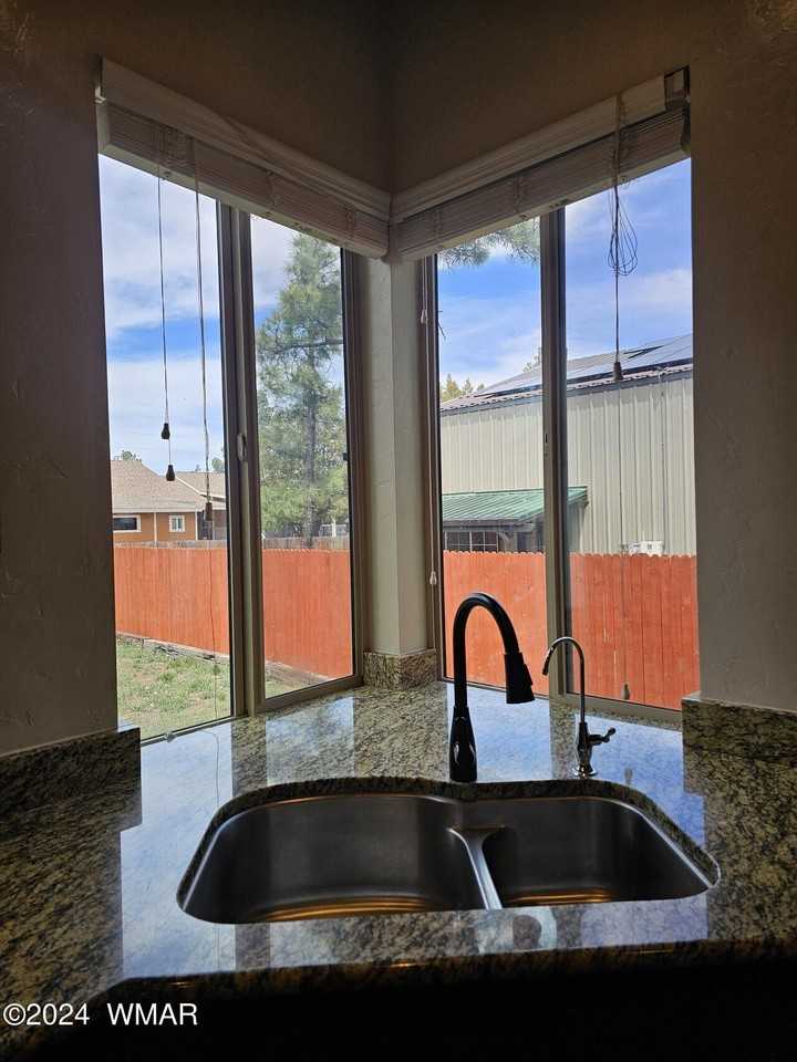 1279 Flag Hollow Rd - Photo 7 of 42