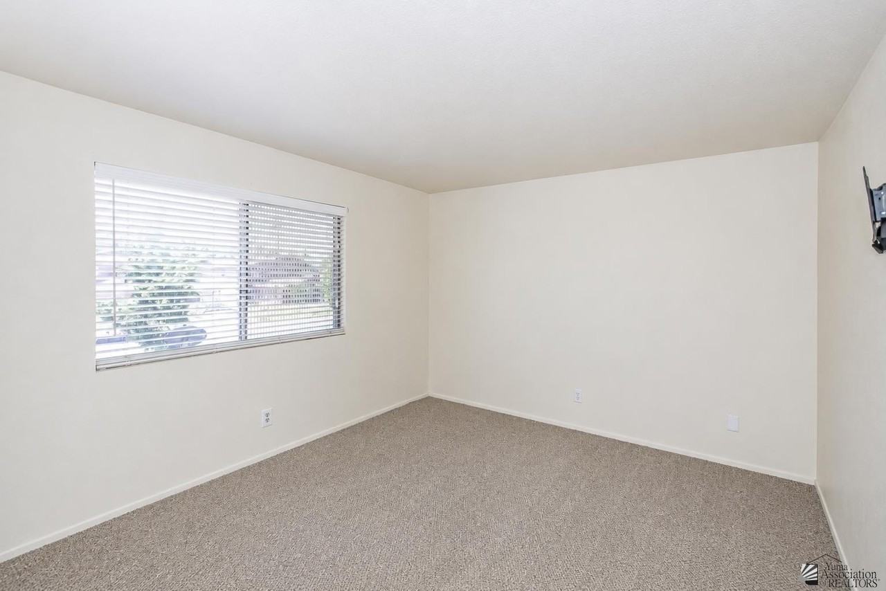 1242 W 20th Pl - Photo 7 of 13