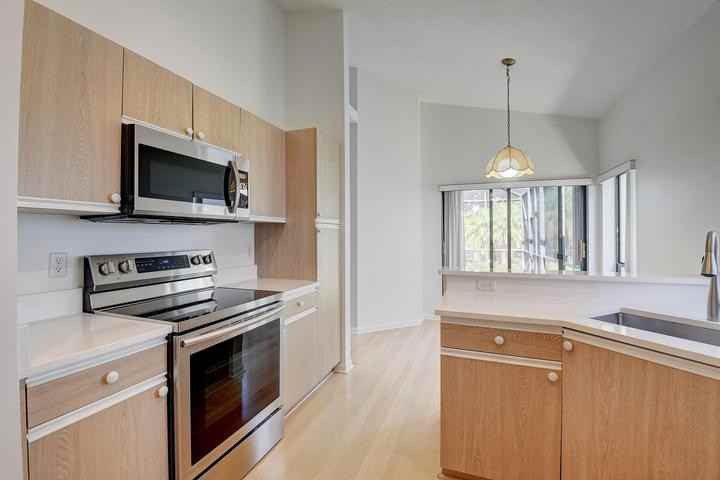 10201 Lexington Lakes Boulevard North - Photo 4 of 8