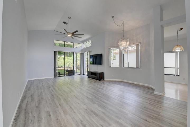 10201 Lexington Lakes Boulevard North - Photo 5 of 8