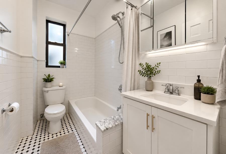596 Edgecombe Ave - Photo 4 of 4