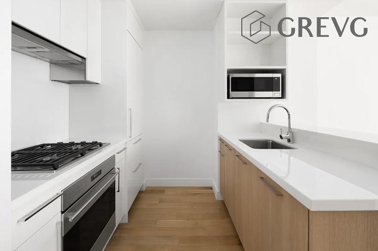 230 E 20th St - Photo 3 of 10