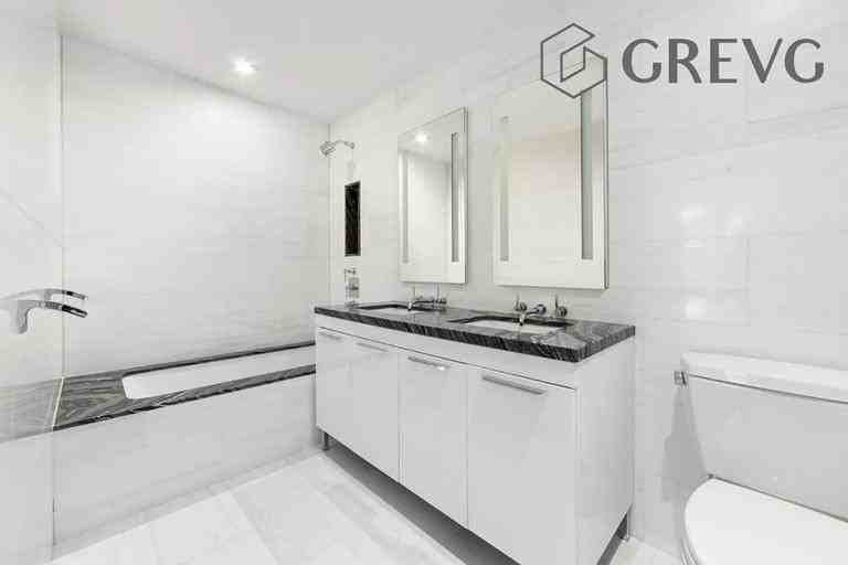 230 E 20th St - Photo 5 of 10