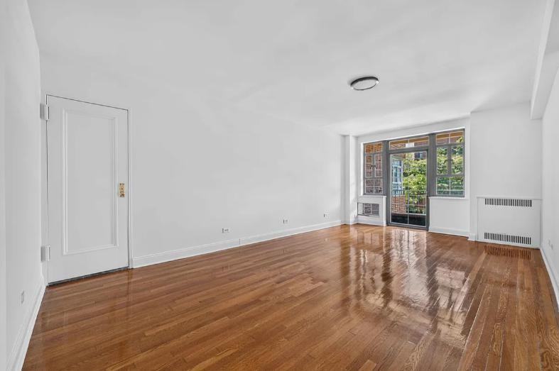 150 Greenway Ter - Photo 2 of 10