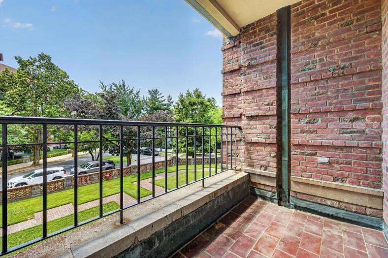 150 Greenway Ter - Photo 4 of 10