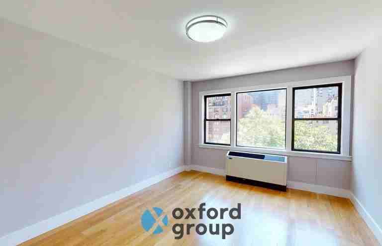 333 E 51st St - Photo 4 of 8
