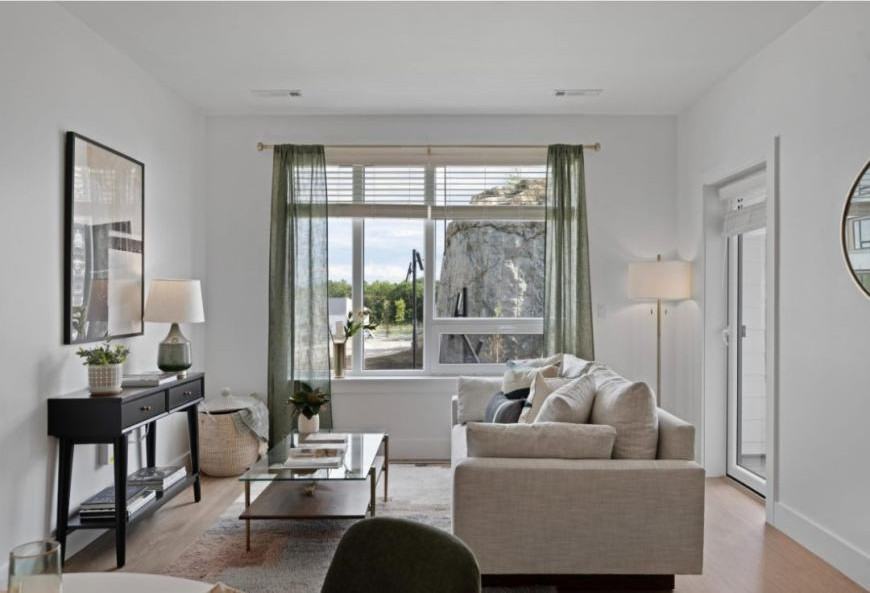 728 Broadway - Photo 4 of 6