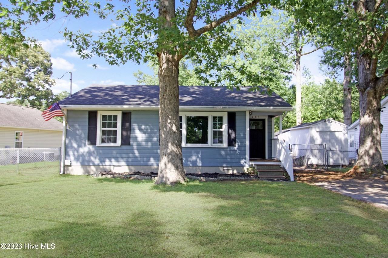 203 Red Oak St