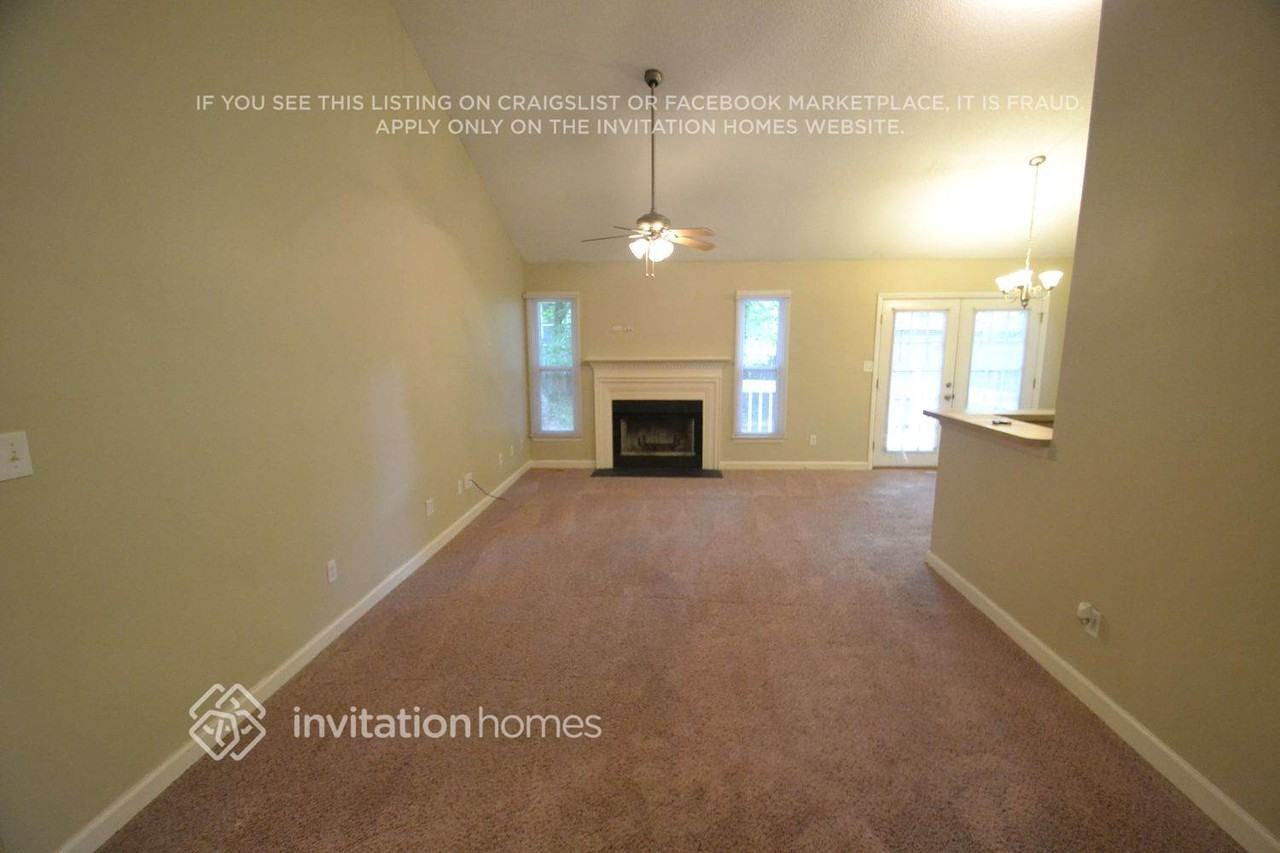 2704 Kempsford Pl - Photo 2 of 14
