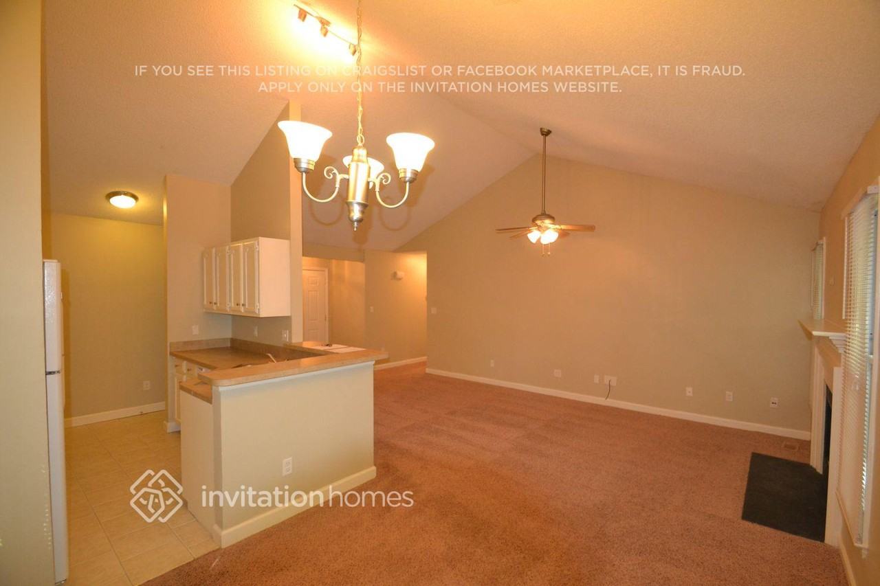 2704 Kempsford Pl - Photo 3 of 14