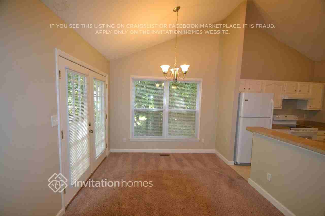 2704 Kempsford Pl - Photo 5 of 14