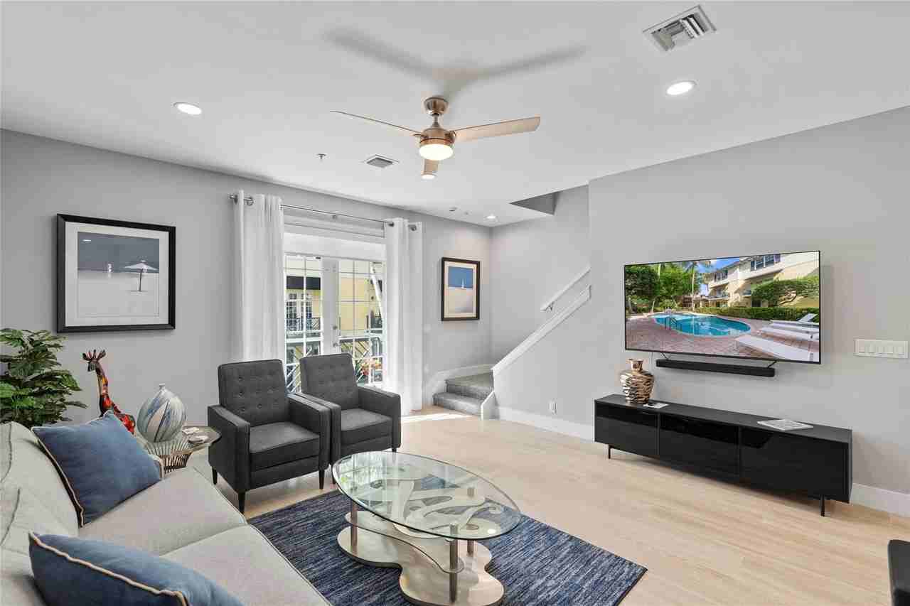 2241 Ne 9th Ave - Photo 5 of 31