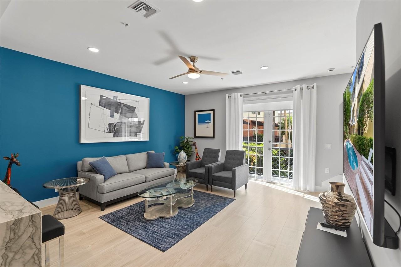 2241 Ne 9th Ave - Photo 6 of 31