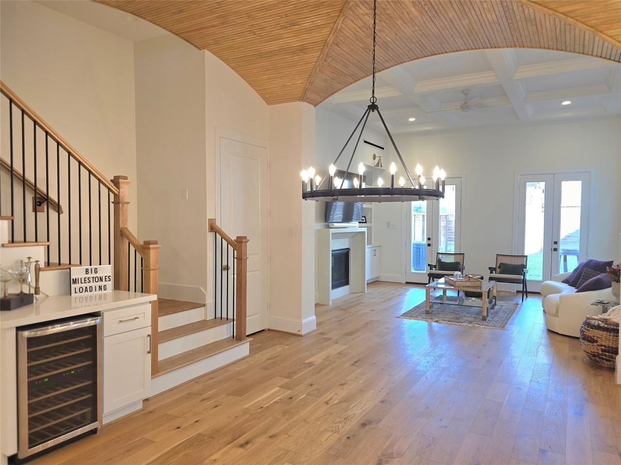 613 W 26th St - Photo 4 of 26