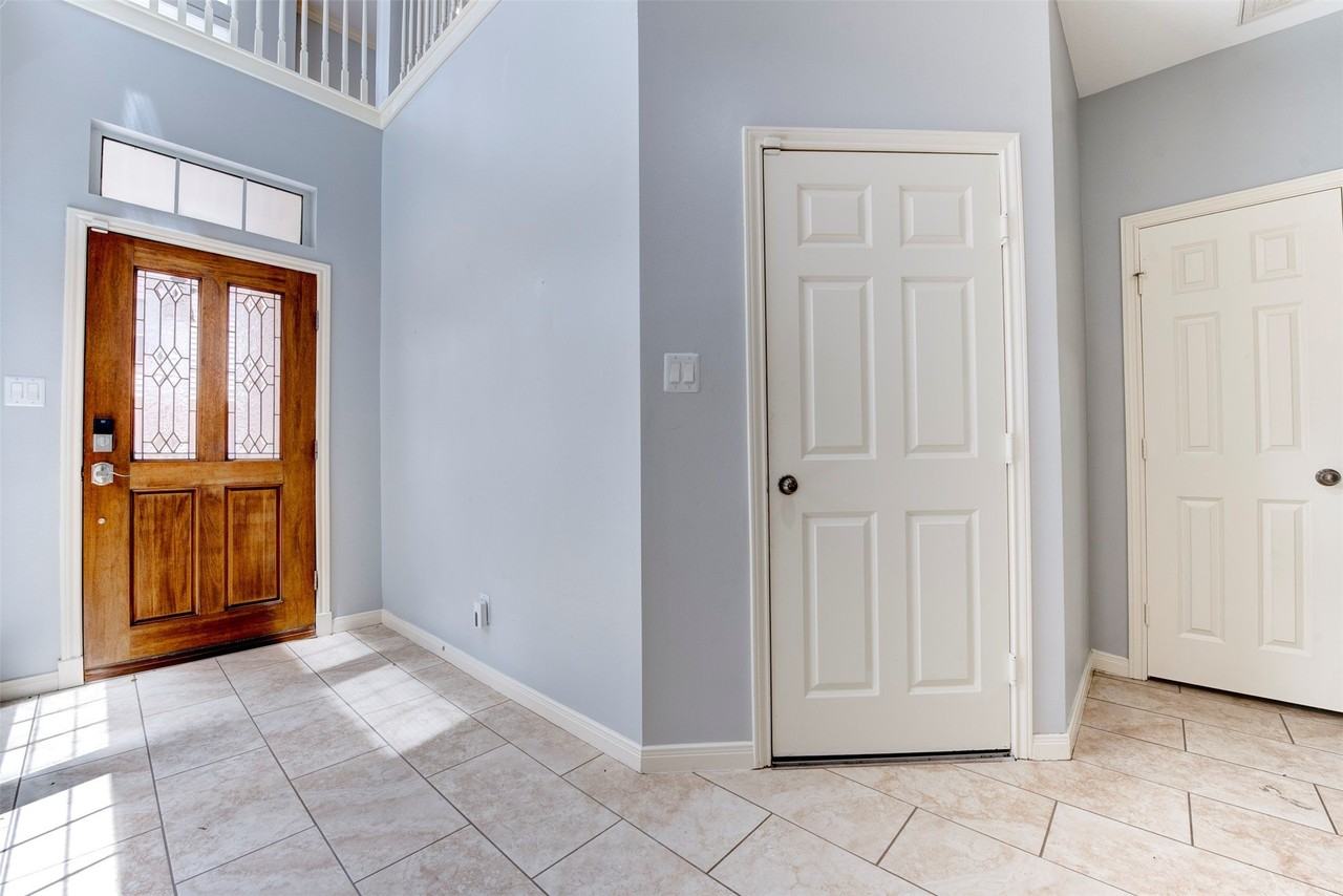 34 Waugh Dr #D - Photo 3 of 37