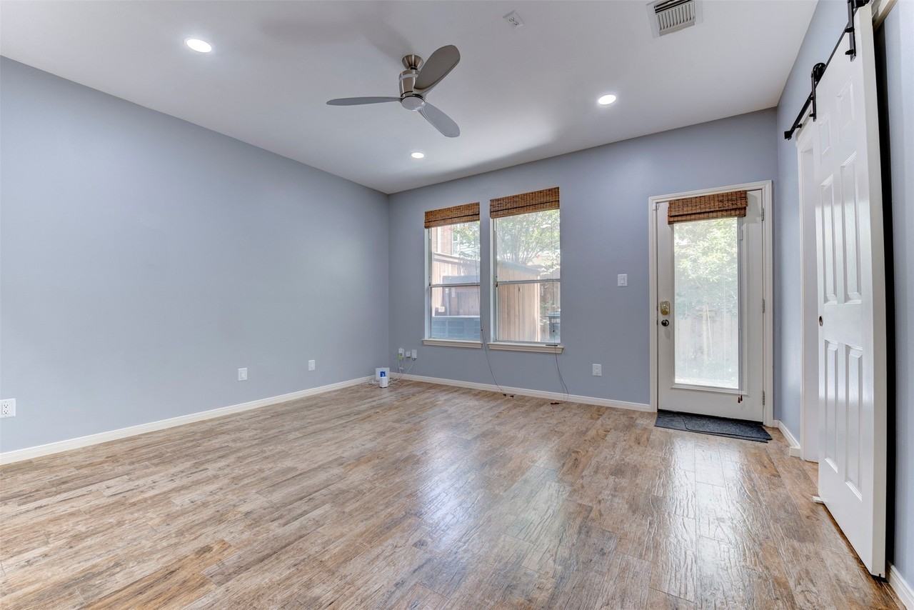 34 Waugh Dr #D - Photo 4 of 37