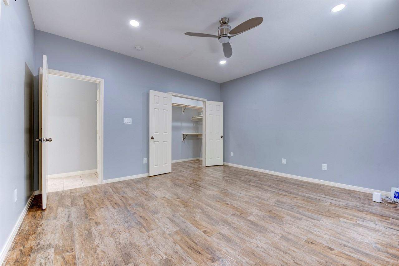 34 Waugh Dr #D - Photo 5 of 37