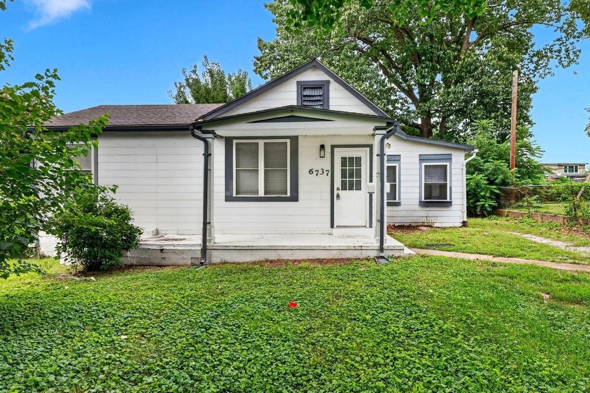 6737 Fyler Ave - Photo 4 of 30