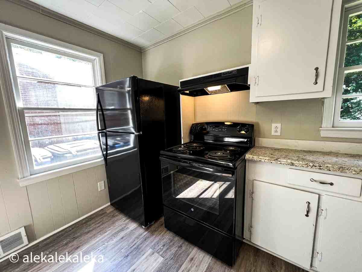 1006 E Devonshire St - Photo 3 of 17