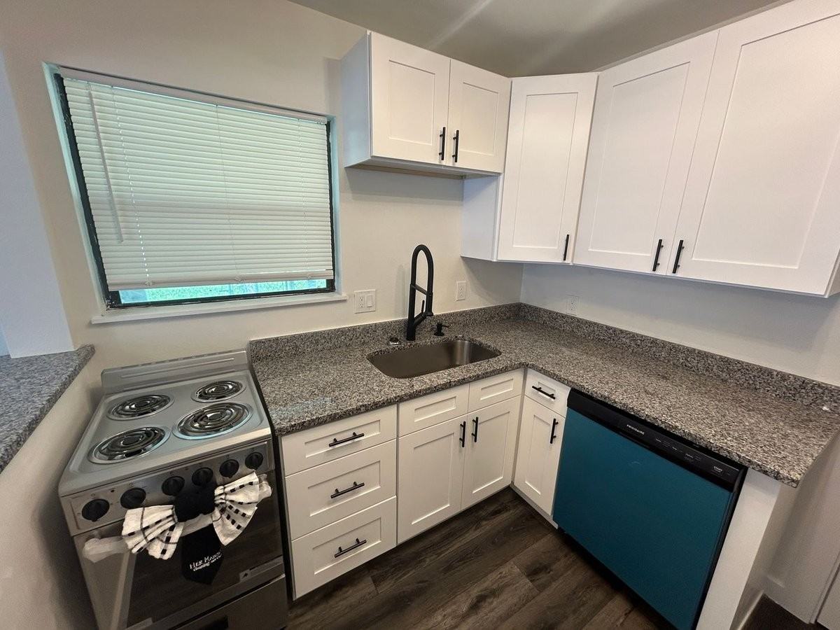 1303 E Harding St #W - Photo 4 of 21