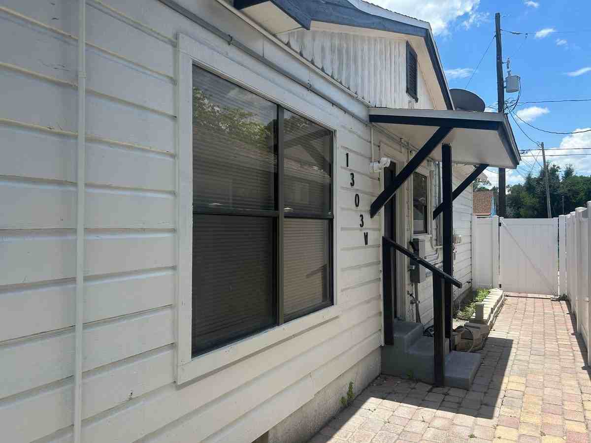 1303 E Harding St #W - Photo 5 of 21