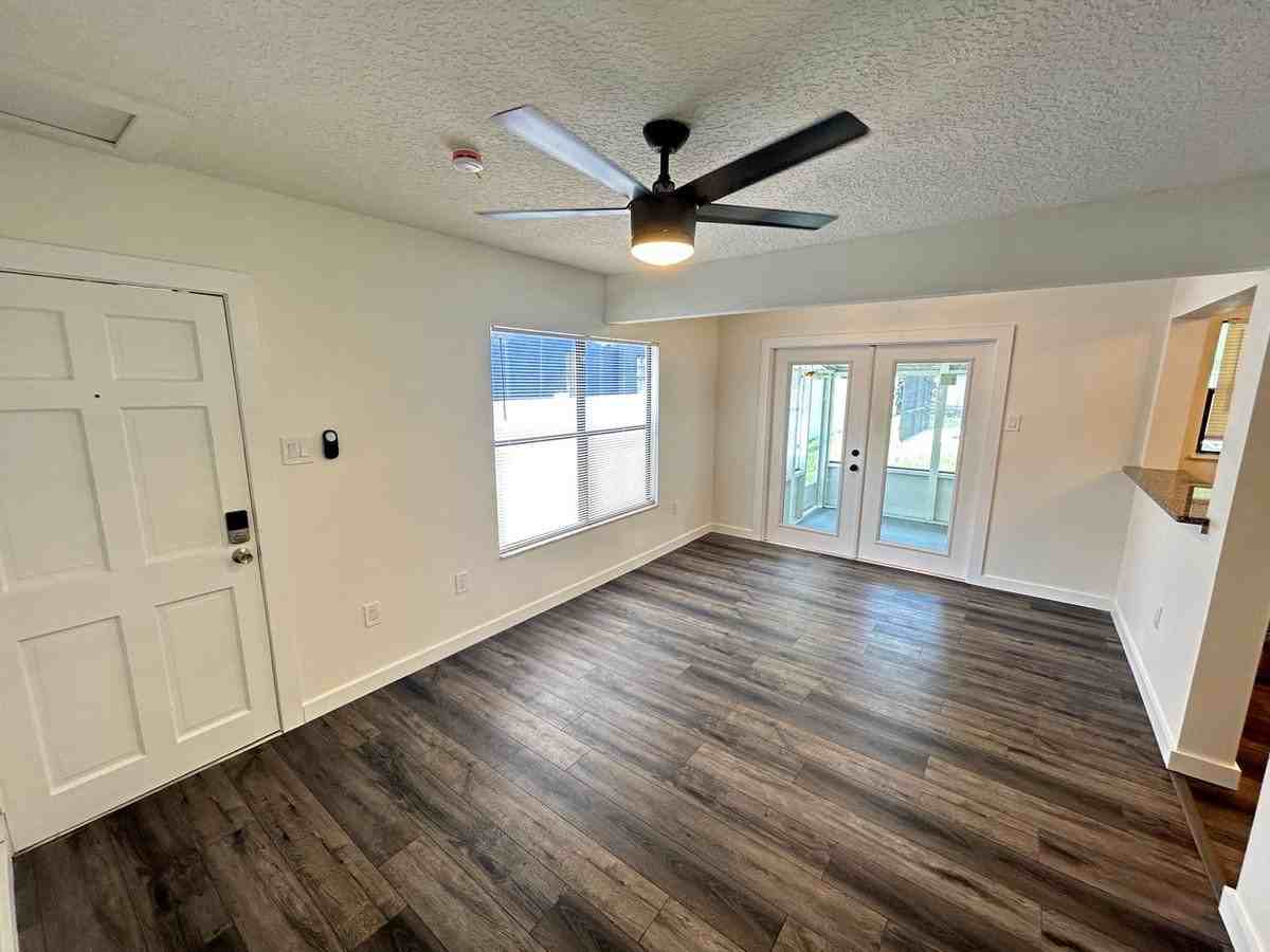 1303 E Harding St #W - Photo 6 of 21