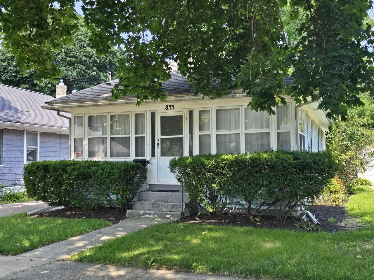 833 Backus St - Photo 3 of 41