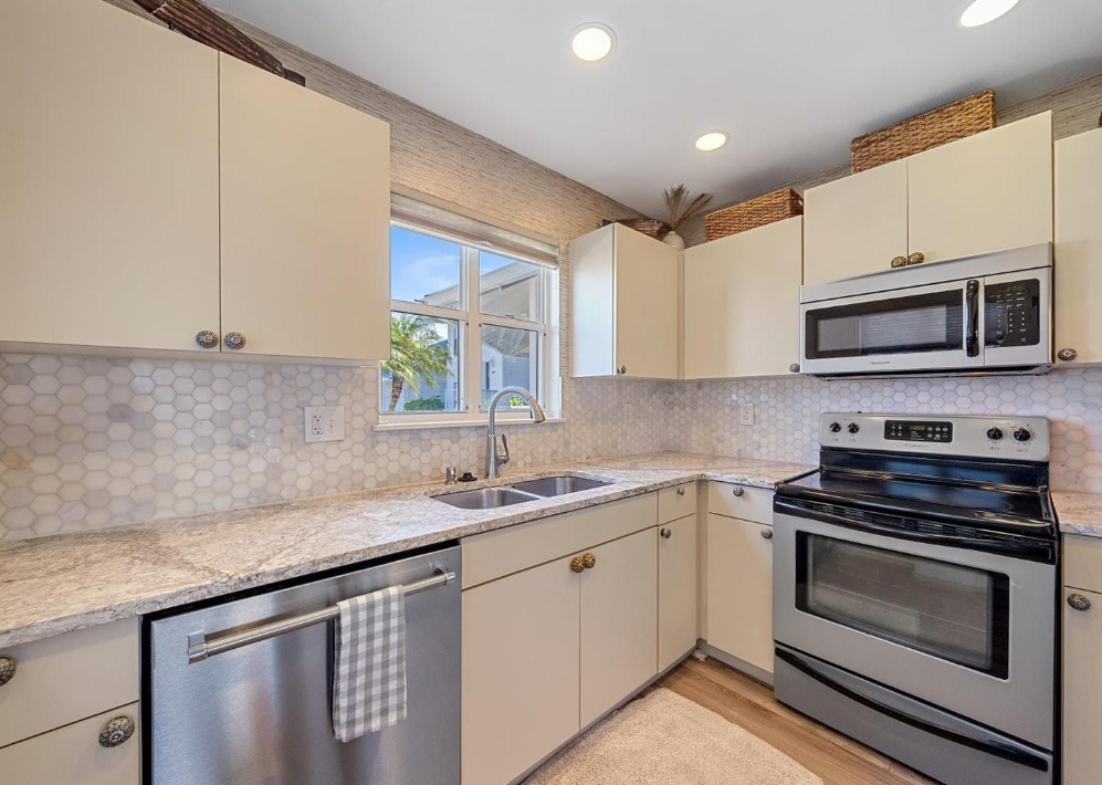 851 Audubon Dr Apt 851 - Photo 4 of 5