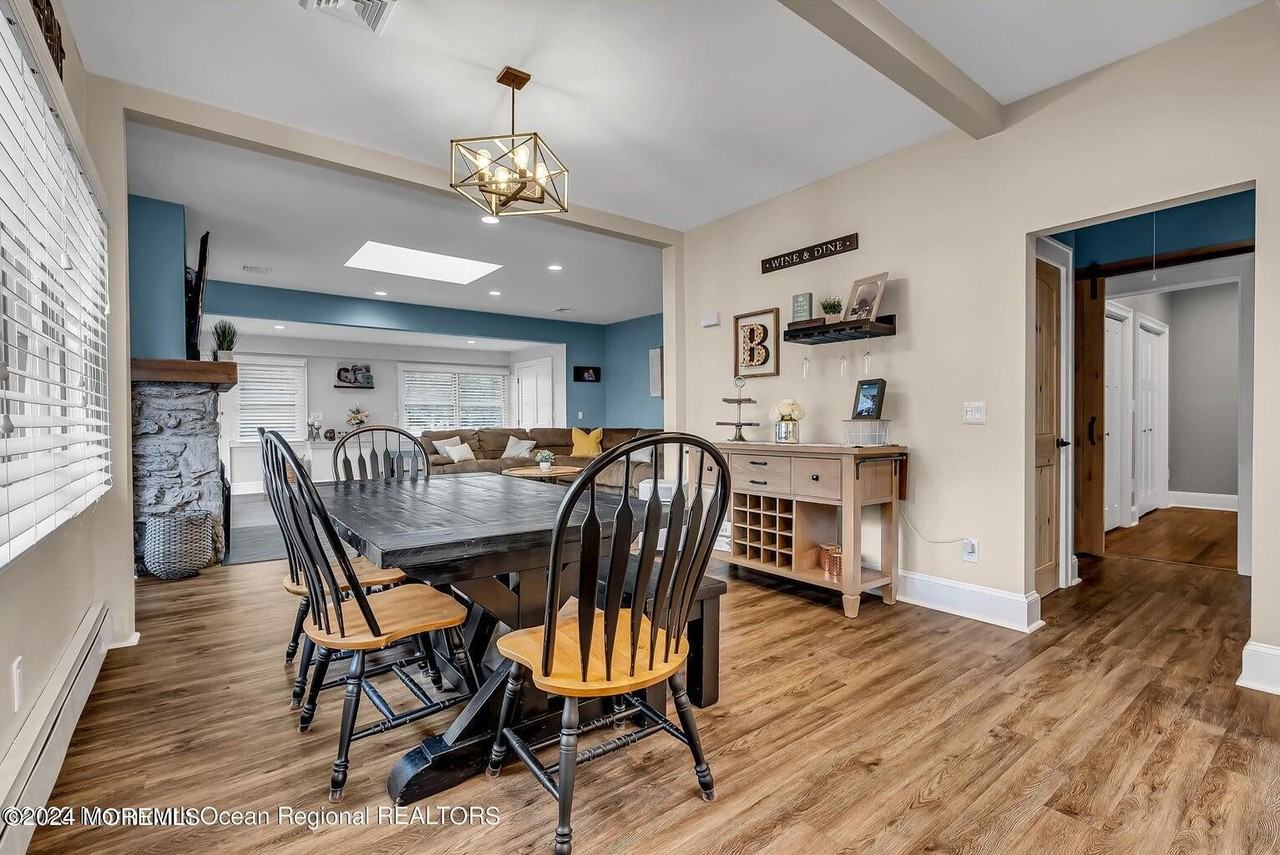 515 Monmouth Rd - Photo 5 of 35