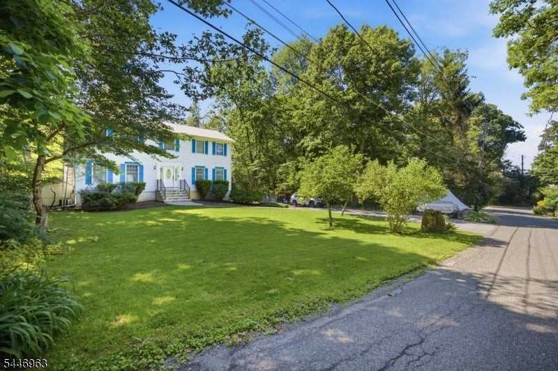 2057 Lakeside Dr W - Photo 2 of 44