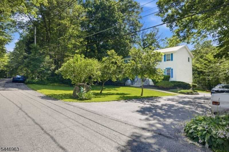 2057 Lakeside Dr W - Photo 3 of 44