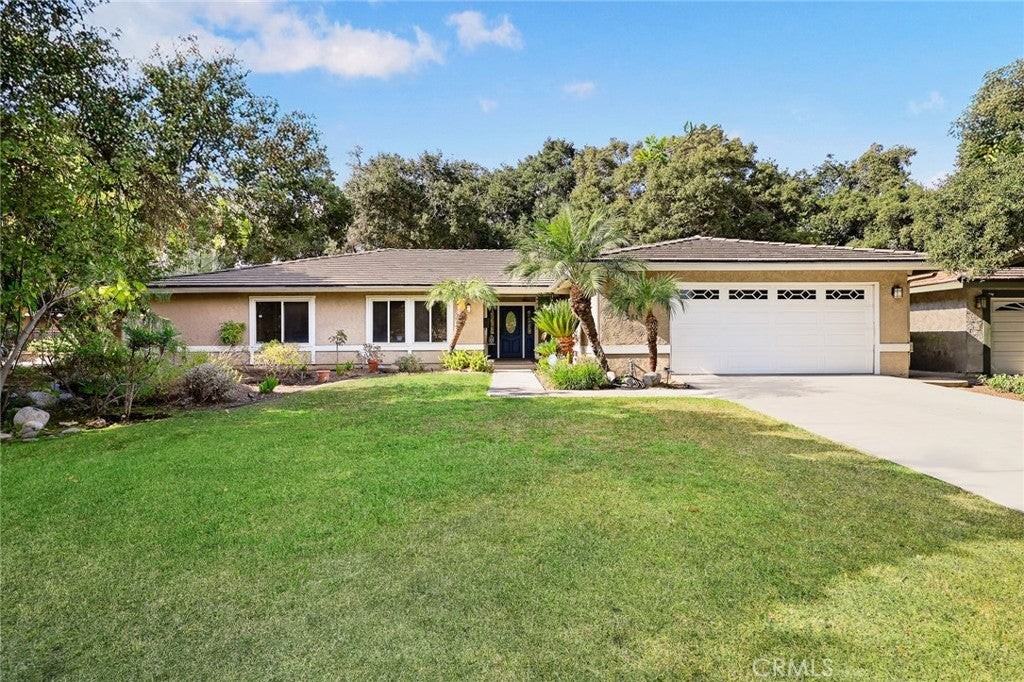 261 Oakhurst Ln - Photo 3 of 33