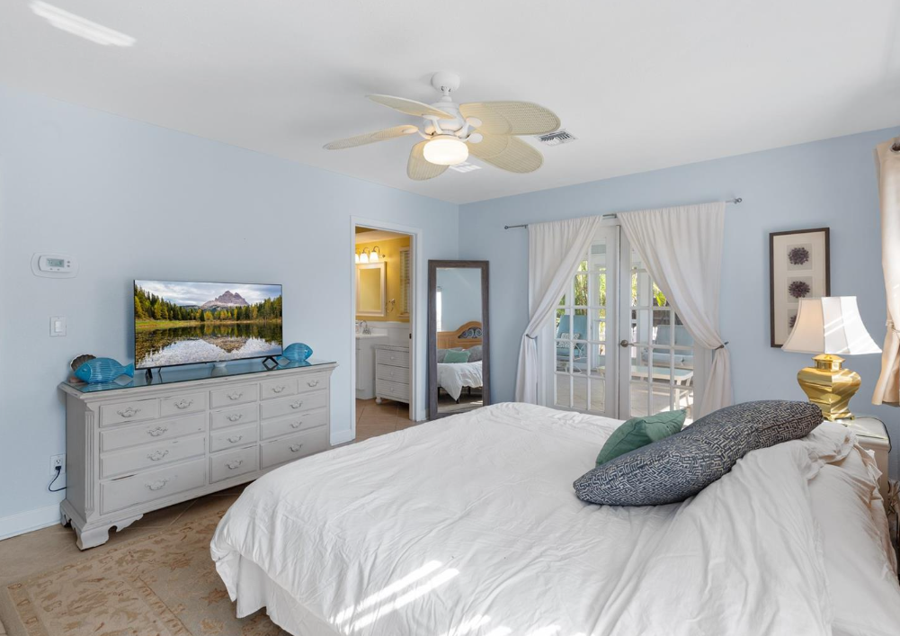 7860 Holiday Dr - Photo 5 of 5