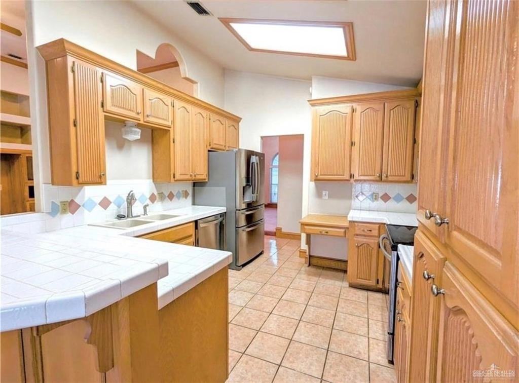 401 E Shasta Ave - Photo 4 of 17
