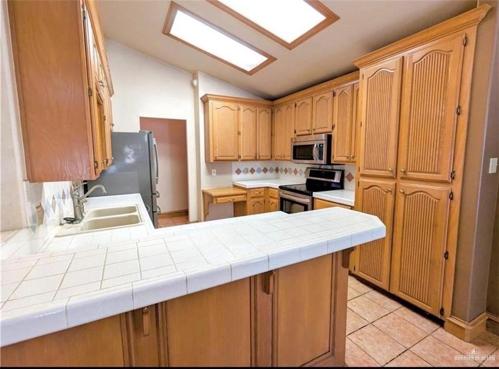401 E Shasta Ave - Photo 6 of 17