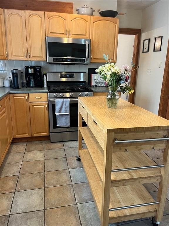 41 Montfern Ave - Photo 3 of 10